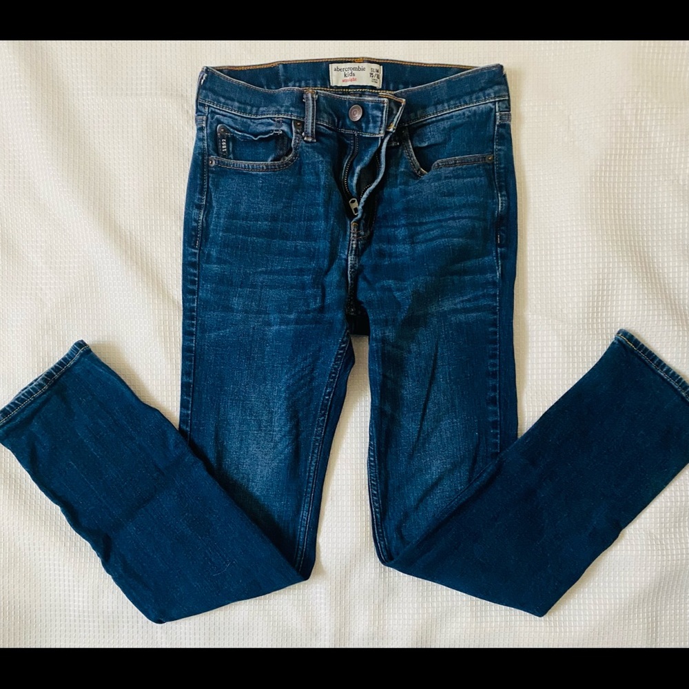 Boys Abercrombie and Fitch jeans medium dark wash. Size 15/16. Great condition